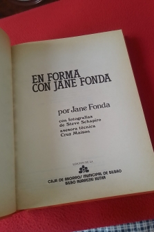 ANTIGUO LIBRO EN FORMA CON JANE FONDA SERVAGRUP D.L. 1984 EDICIÓN CAJA DE AHORROS BILBAO