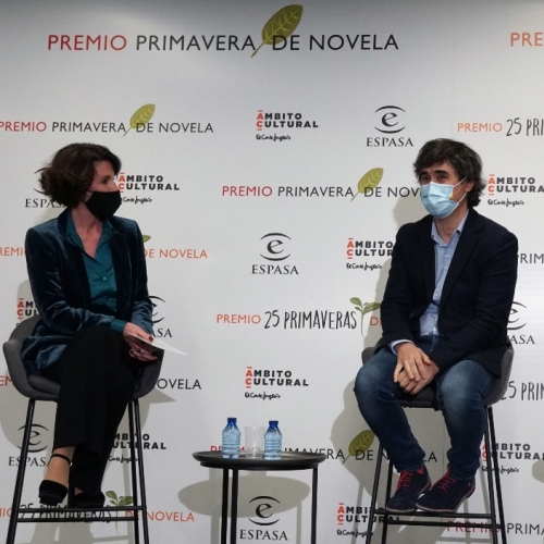 Premio Primavera 2021 para la novela “Los ingratos”, de Pedro Simón.